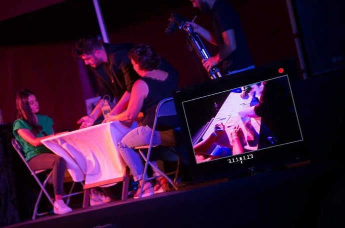 Prestation spectacle sur scène sur astre 